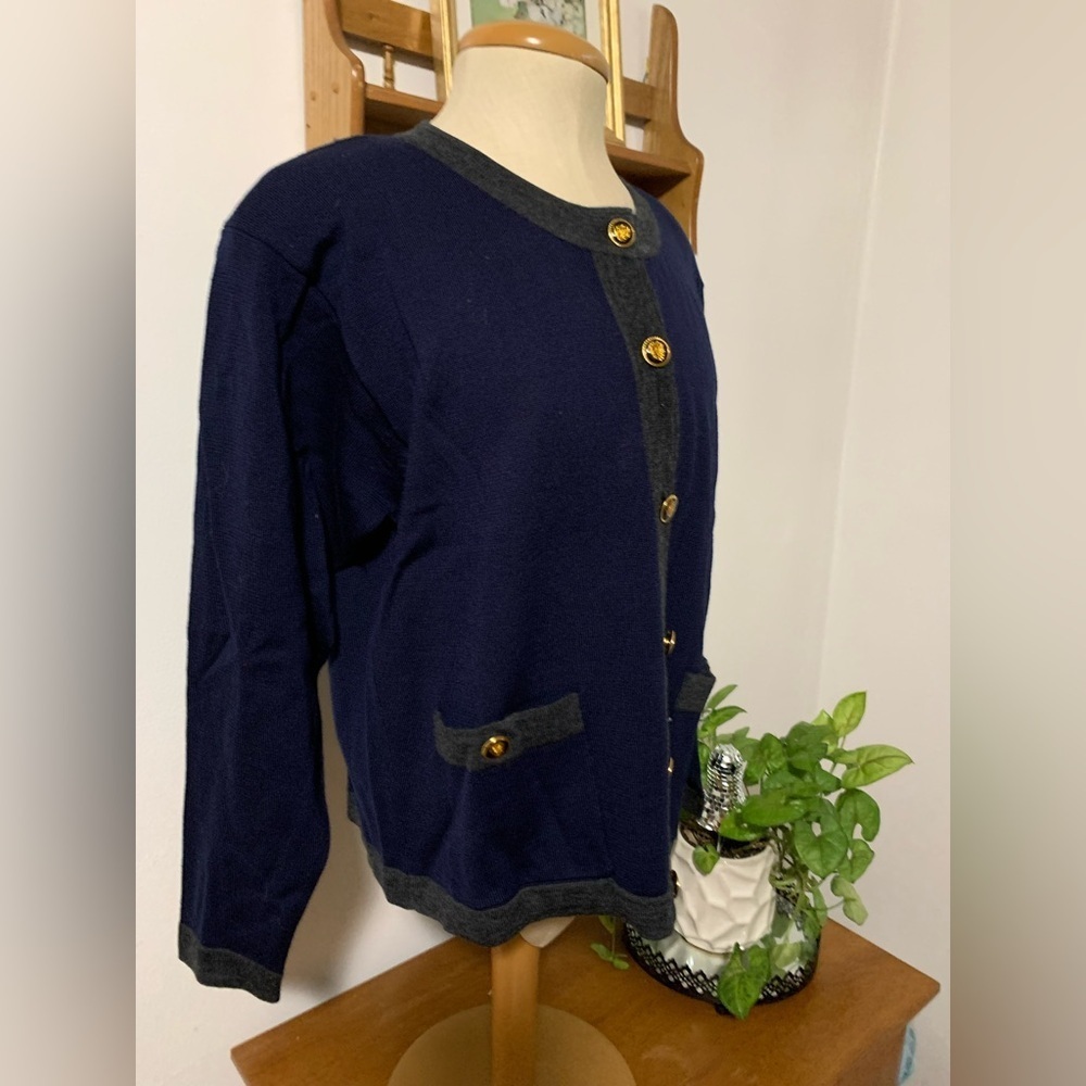 Urban Wool Vtg Navy Cardigan with Gray Trim and Gold Buttons 100% Merino Wool M - Picture 6 of 14